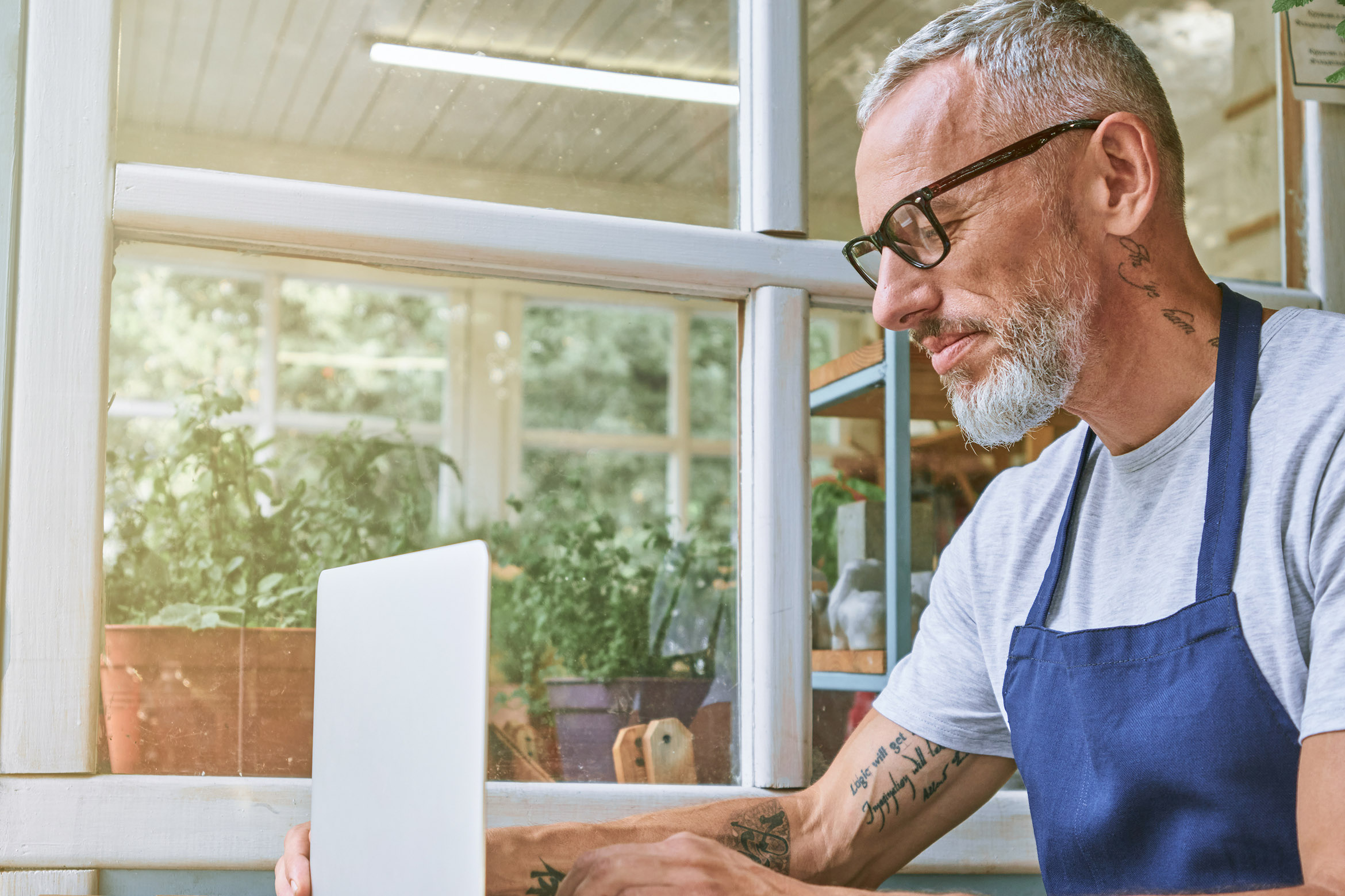 Should I hire a business broker to sell my business in Arizona?