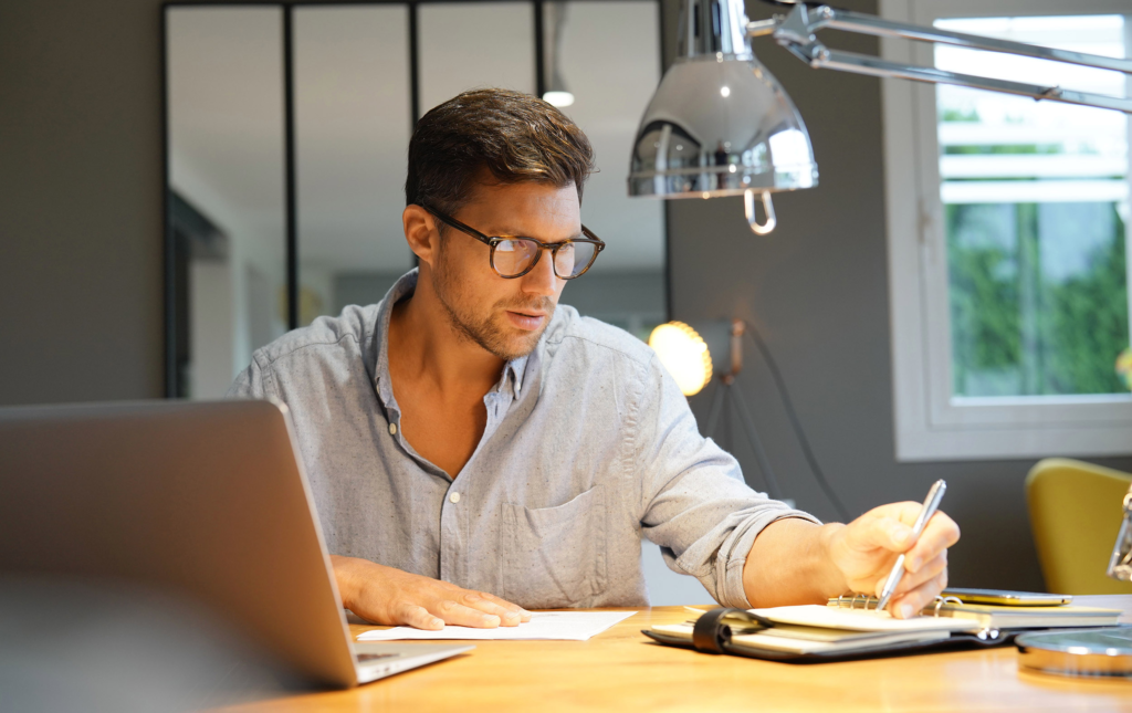 What is the average commission rate Business Brokers charge in Phoenix Arizona?